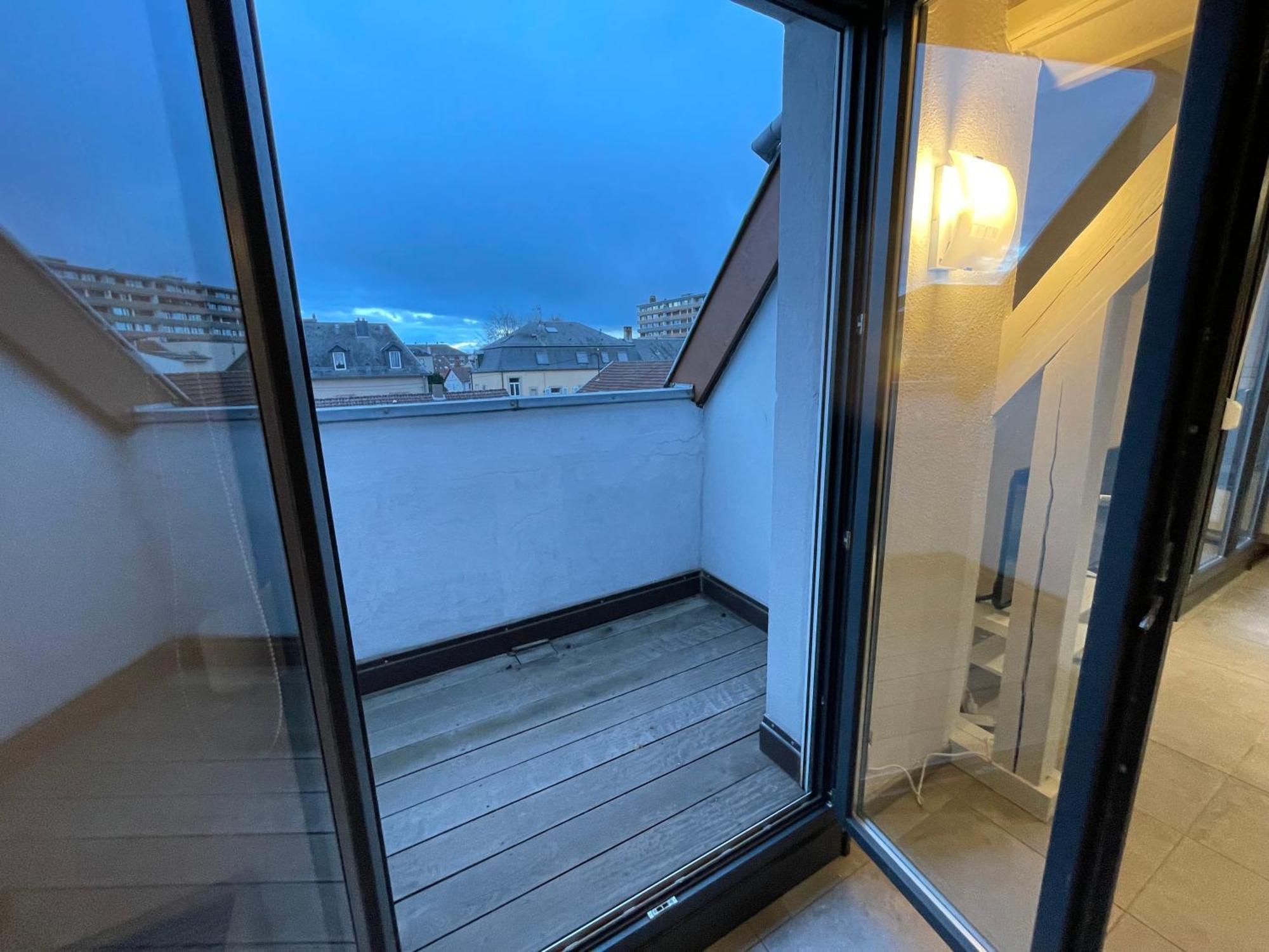Fathala - Appartement Lumineux En Dernier Etage - Face A La Gare Routiere Sarrebourg Kültér fotó