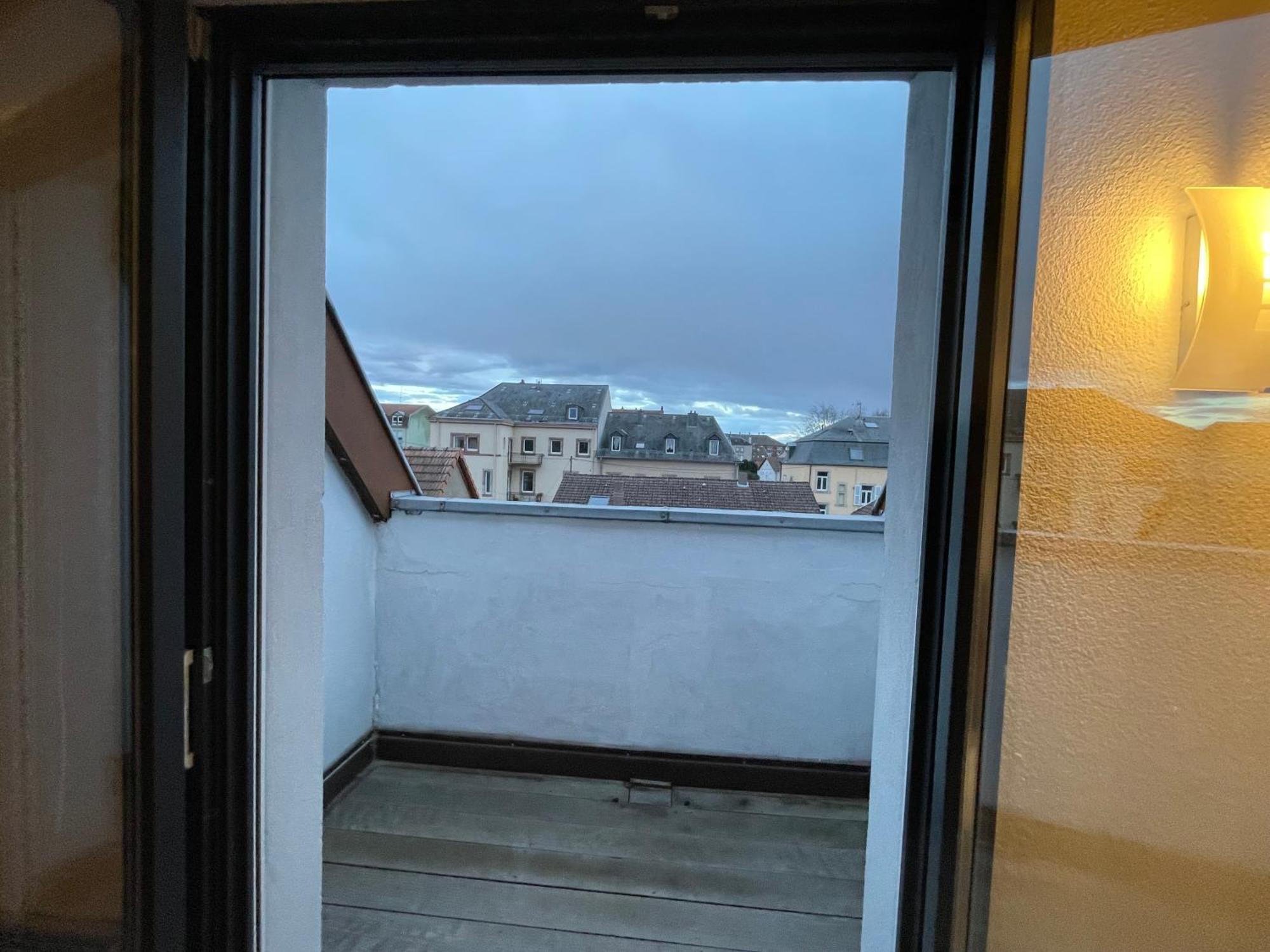 Fathala - Appartement Lumineux En Dernier Etage - Face A La Gare Routiere Sarrebourg Kültér fotó